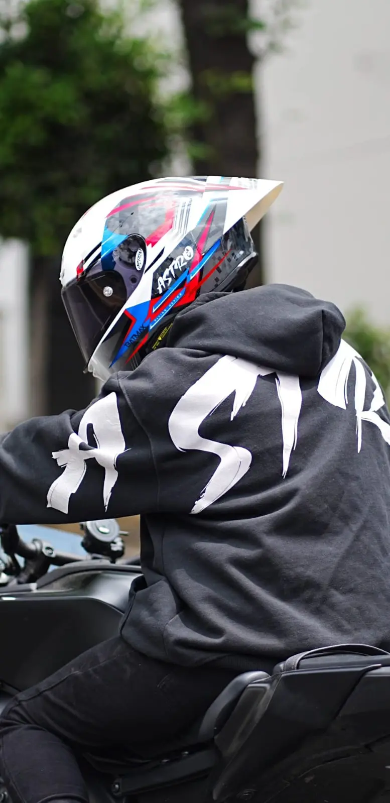 CASCO ASTRO PISTA BATMAX AZUL, BLANCO. ROJO