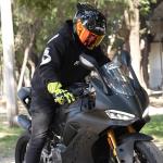 CASCO ASTRO PISTA NEGRO/NEGRO BRILLOSO