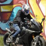 CASCO ASTRO PISTA AZUL, BLANCO. ROJO