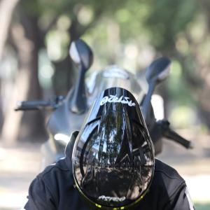 CASCO ASTRO PISTA NEGRO/NEGRO BRILLOSO