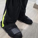 CUBRE BOTA ASTRO NEGRO NEON