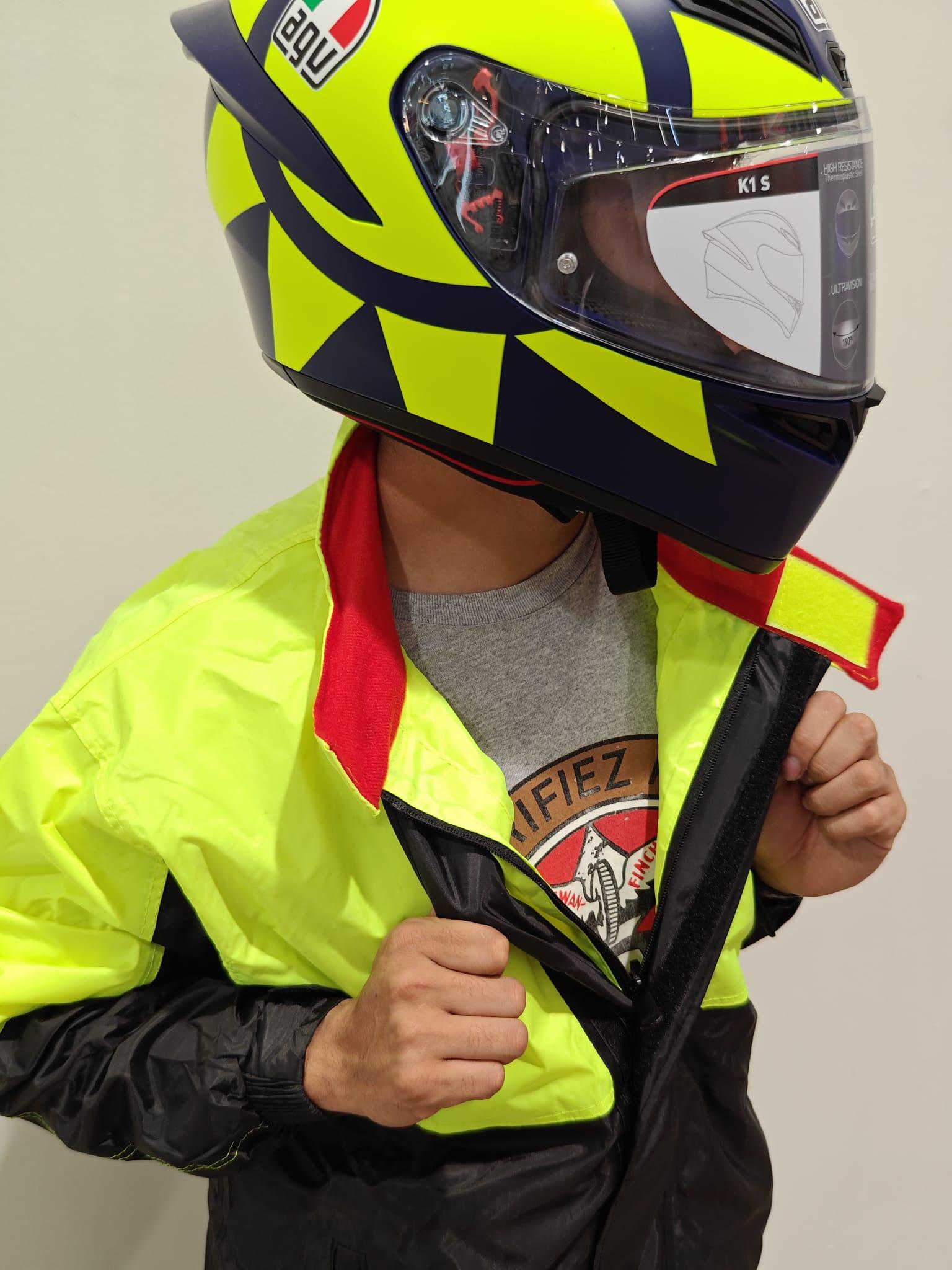 Impermeable Fassed Modelo A-203 Aionic Negro/Amarillo