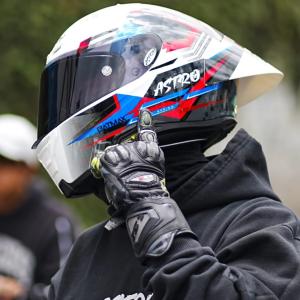 CASCO ASTRO PISTA BATMAX AZUL, BLANCO. ROJO